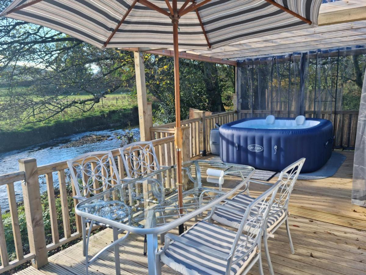 Riverside Cabin At Pen-Y-Bont Mill Hotel Oswestry Eksteriør billede