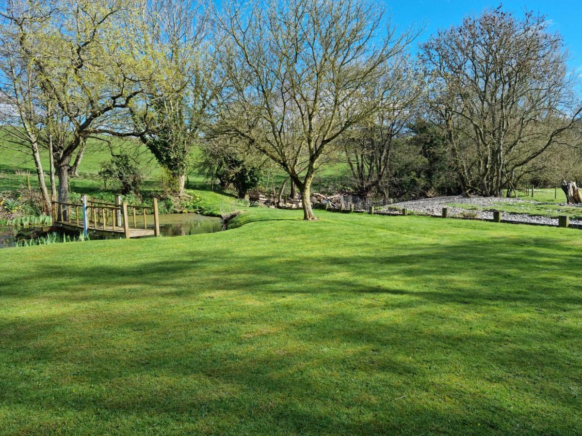 Riverside Cabin At Pen-Y-Bont Mill Hotel Oswestry Eksteriør billede